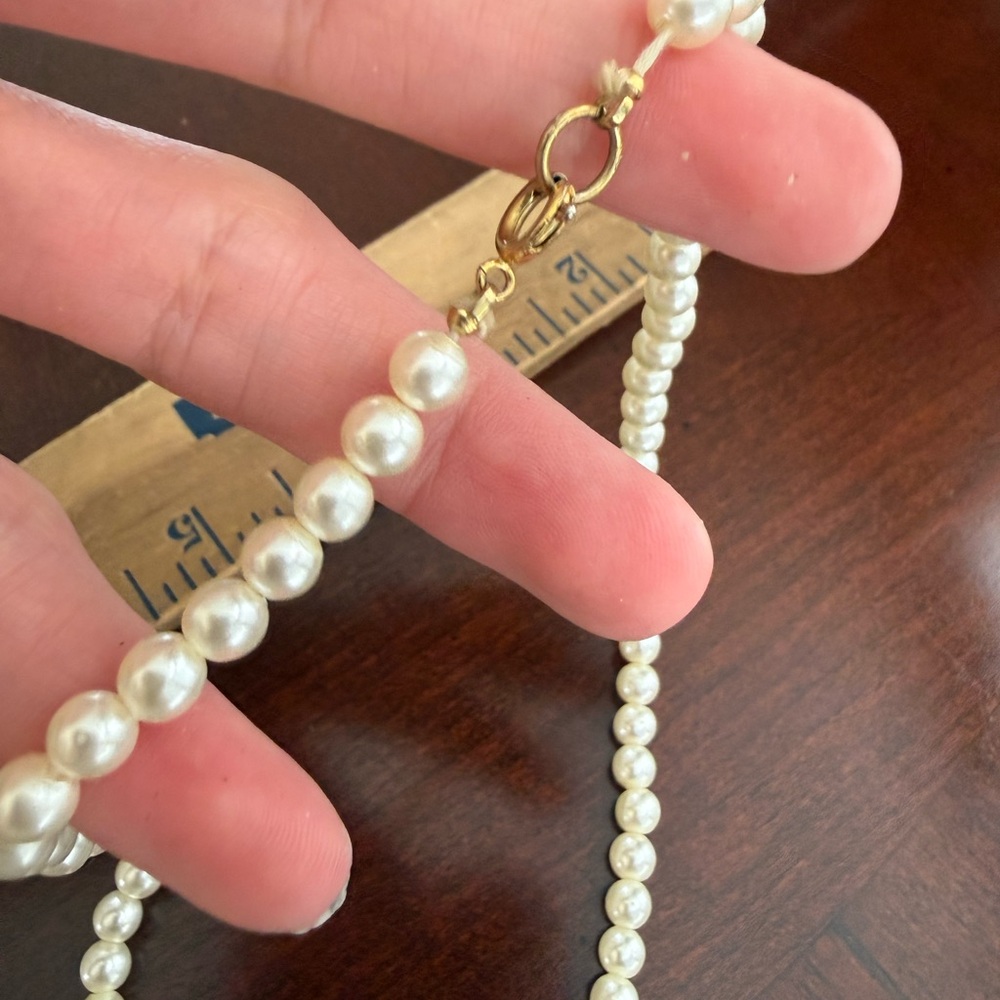Vintage Faux Pearl Necklace - Picture 2 of 3